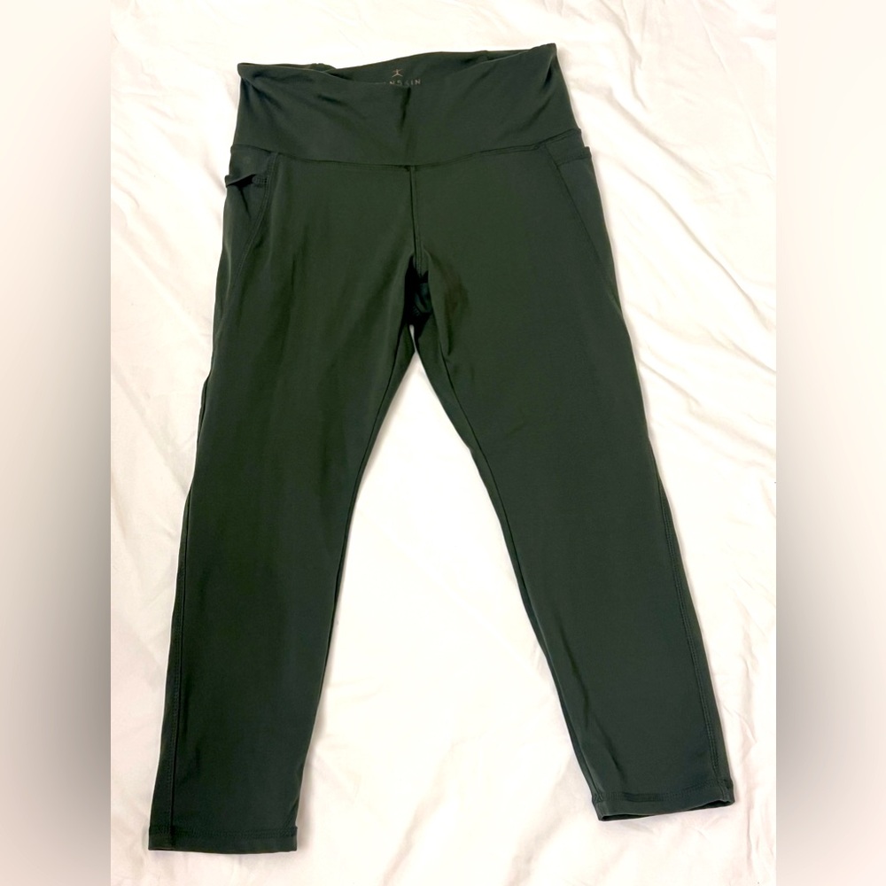 Danskin Capri Green Leggings with Side Pockets